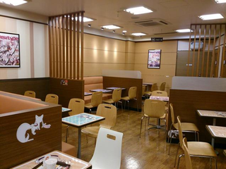 Illustration for article titled Tokyo Hamburger Restaurant Covered in AnimeÂ